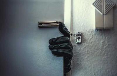 Entró borracho a robar en una casa y quiso escapar de la policía en una bicicleta estática - C9N