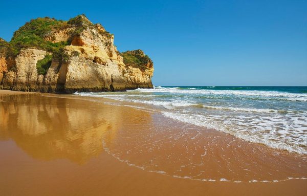 Portugal reabrirá playas el 6 de junio en un intento por reconstruir el turismo