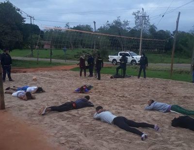 Dos supuestos asaltantes detenidos durante juego de vóley - Nacionales - ABC Color