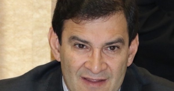 Senado se ratifica en el topeo salarial