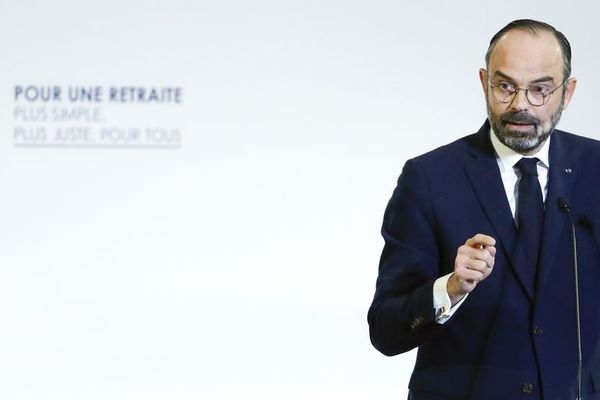 Dimite el gobierno francés para dar paso a un “nuevo rumbo” político - Mundo - ABC Color