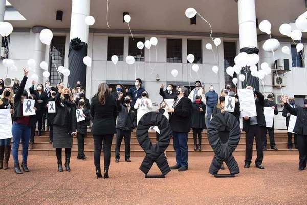 Magistrados y funcionarios elevan oración en memoria de Diana Eveline
