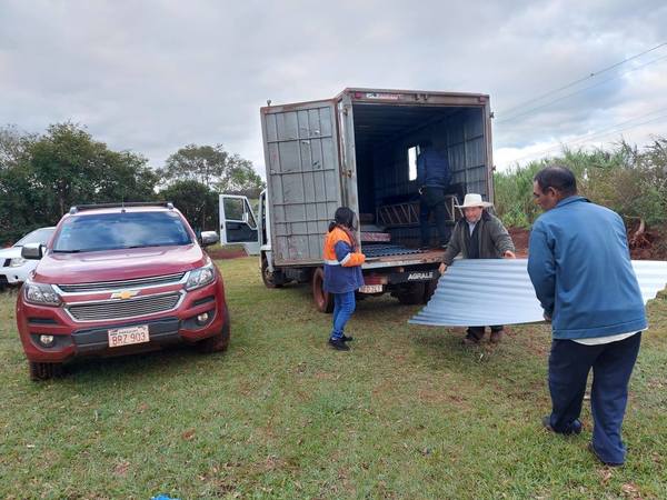  SEN LLEGA CON CHAPAS, FRAZADAS Y COLCHONES A ITAPÚA POTY