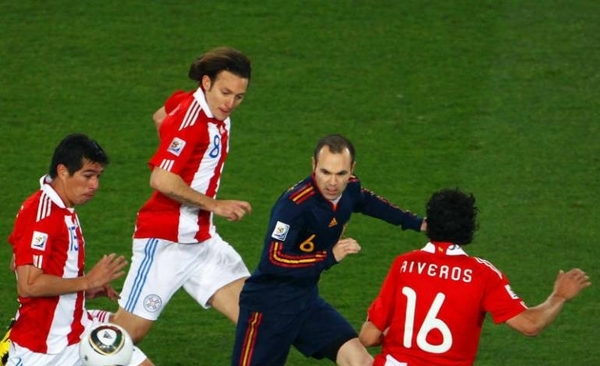 HOY / El ‘Cerebro’ Iniesta rememora el partido contra la Albirroja