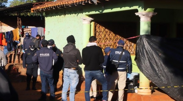 POLICÍA HABLABA POR VIDEOLLAMADA CON SU MADRE MIENTRAS IBA ELIMINANDO A SU FAMILIA