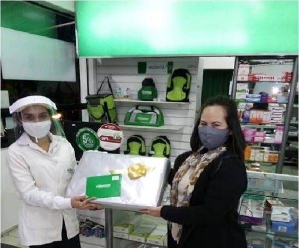 HOY / La promo de Farmacenter premia la conexión con tus seres queridos