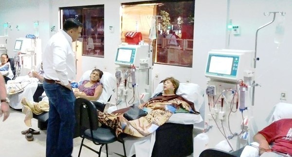 "Mejor morir en la calle que en los hospitales”, lamentan pacientes renales - ADN Paraguayo