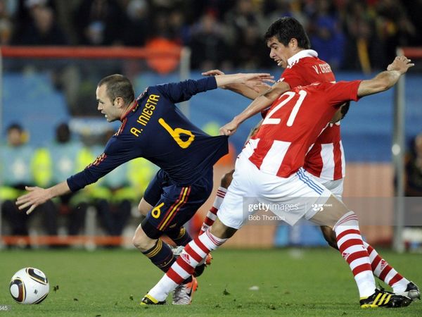 Iniesta recuerda el partido contra Paraguay: "Fue complicadísimo"