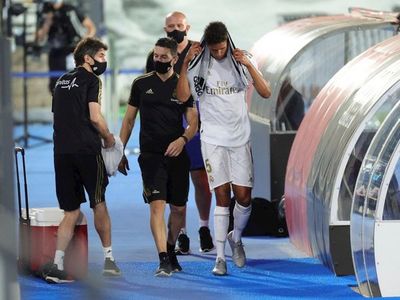 Varane no jugará en San Mamés por una cervicalgia