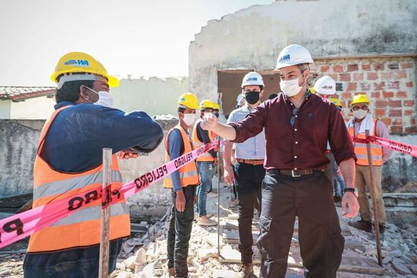 No existe otro camino más que el endeudamiento para el desarrollo de infraestructa, dice Mario Abdo