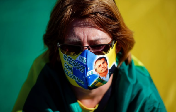 Bolsonaro veta el uso obligatorio de tapabocas en lugares cerrados de Brasil