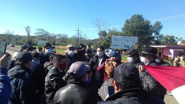 Comitiva del MOPC se reunió con pobladores de la zona de Nueva Australia y Espinillo – Prensa 5