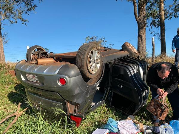 Jueza de Itakyry sufre accidente tras explotar una rueda de su vehículo - ADN Paraguayo