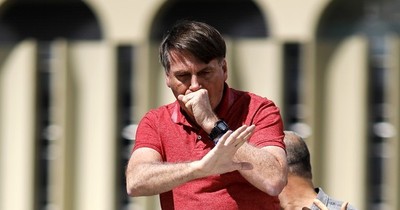Bolsonaro diluye con vetos ley que obliga a usar máscara en Brasil
