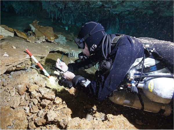 Descubren minas de ocre de hace 12.000 años en cuevas subacuáticas de México