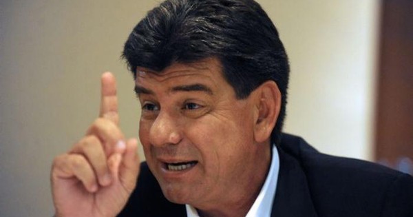 Según Efraín Alegre: “En la EBY la farra y el robo continúan escandalosamente”