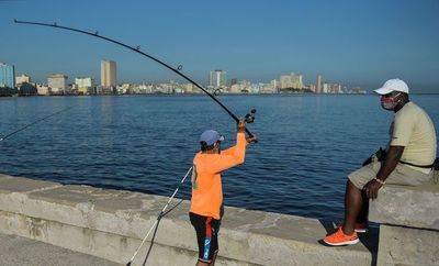 La Habana está de vuelta: todos al malecón, pero con mascarilla - Viajes - ABC Color