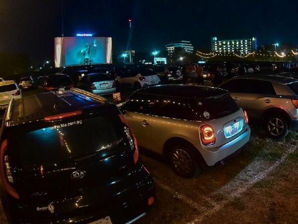 Dos autocines de Asunción ofrecen funciones para hoy