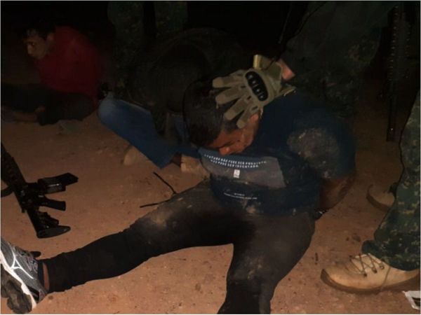 Detenidos con  AK-47 y AR-15