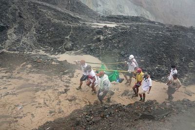 Deslave sepulta a unos 166 obreros en una mina de jade - Internacionales - ABC Color