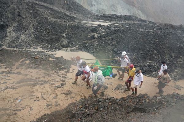 Deslave sepulta a unos  166 obreros en una mina de jade - Internacionales - ABC Color