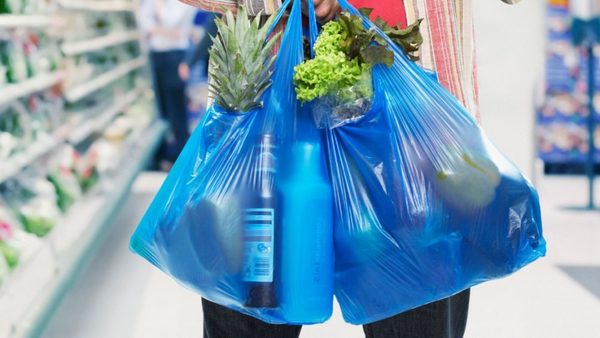 Comercios serán multados por no reemplazan uso de bolsas de plásticos