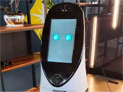 Un robot es herramienta útil en la batalla contra el coronavirus