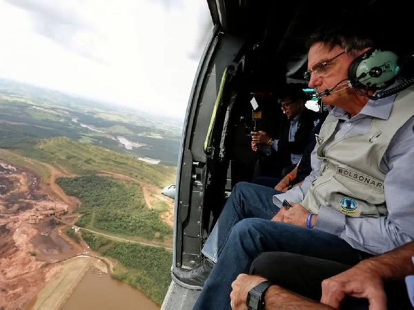 Jair Bolsonaro sobrevuela zonas afectadas por fuerte temporal en Brasil