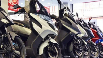 Devuelven sus motos por quedar sin trabajo