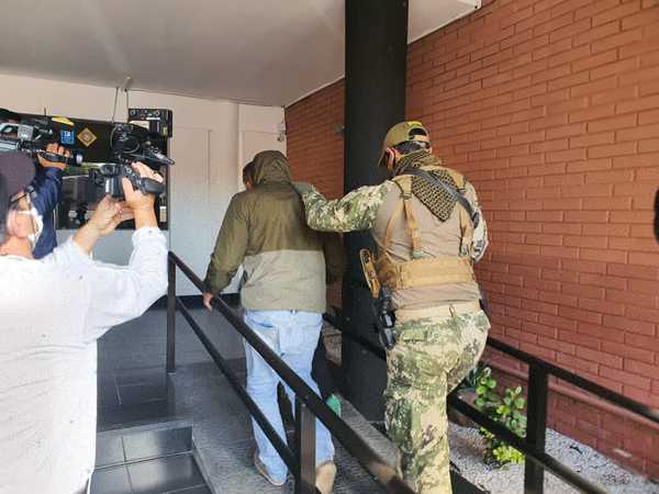 Imputan a cuatro personas presuntamente implicadas en la venta ilegal de municiones y armas de uso militar » Ñanduti