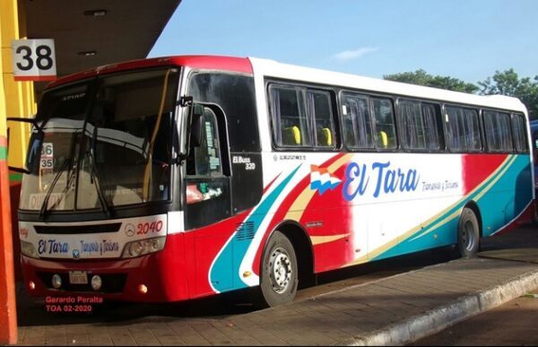 Mujer con Covid-19 viajó en bus y ahora buscan a los demás pasajeros