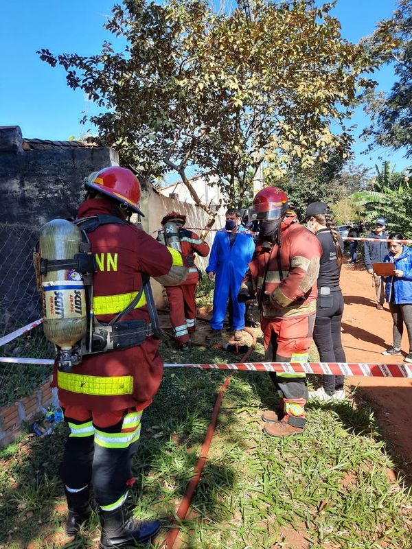 Fiscalía investiga causa de incendio que dejó un muerto en J. A. Saldívar  - Nacionales - ABC Color
