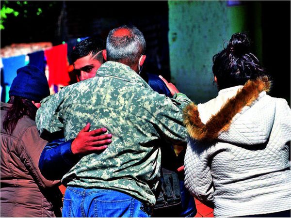 En medio de las necesidades dieron último adiós a víctimas de masacre