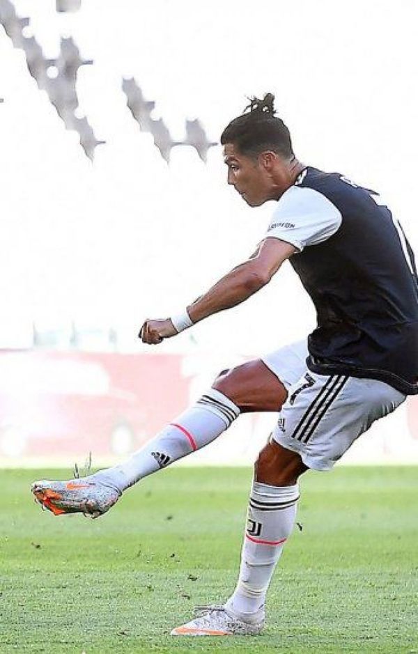 Cristiano y su primer gol de tiro libre en la Juventus
