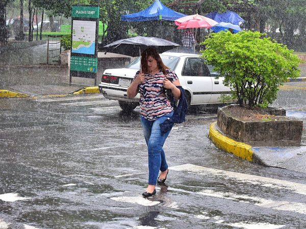 Meteorología anuncia lluvias dispersas para este domingo