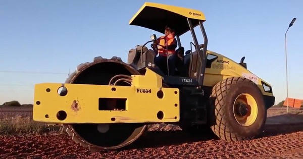 Mujer vence el prejuicio y se destaca como operadora de máquinas pesadas en el Chaco