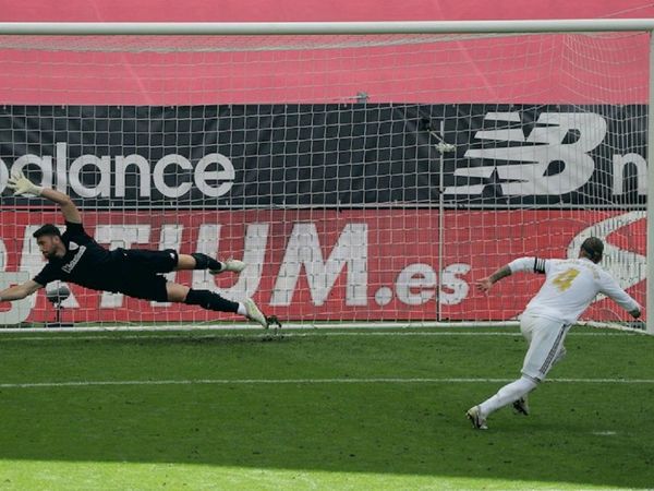 Sergio Ramos, de penal de VAR, acerca el título al Madrid