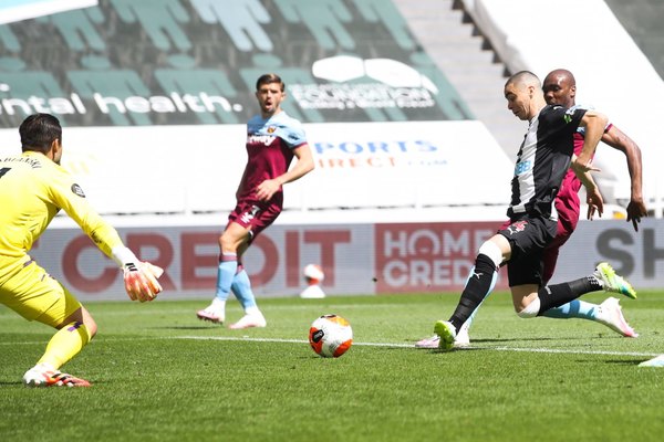 El gol de Almirón no alcanzó para más y Newcastle se conformó con un punto