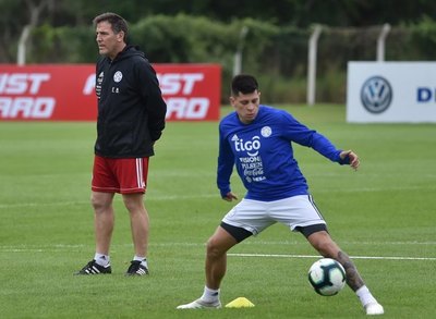 Iturbe habló de la camada histórica, alabó a Berizzo y sueña con un Mundial