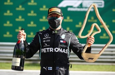 Valtteri Bottas gana la primera carrera del año