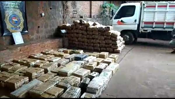 GOLPE AL NARCOTRÁFICO: CARGA INTERCEPTADA SUPERA LOS 700 KILOS.