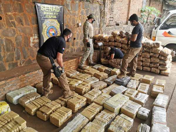 Interceptan camión con cerca de 730 kilos de marihuana en Itapúa - ADN Paraguayo