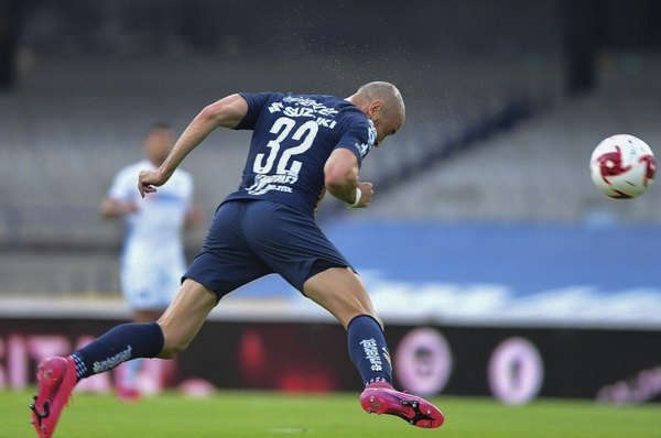 Una de cal y otra de arena para González en la derrota del Pumas