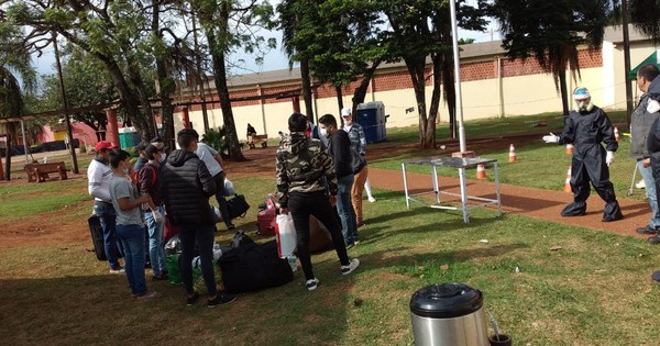 Siguen en albergues del Este 23 paraguayos del exterior