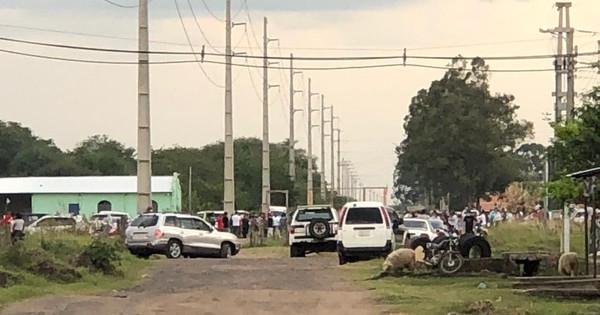 Carrera de caballos en Villa Hayes junta a más de 200 personas, la mayoría sin tapabocas