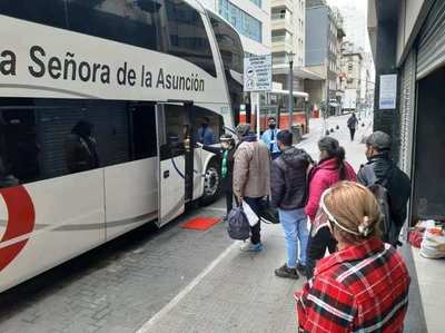 Retornan 142 connacionales varados en Argentina • Luque Noticias