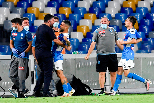 Insigne mantiene al Napoli en zona de Europa League