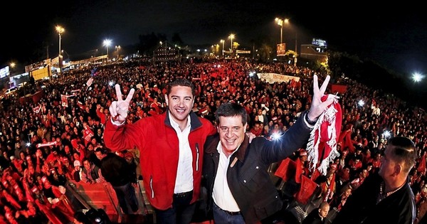 Legisladores saludaron por su cumpleaños al ex presidente Cartes