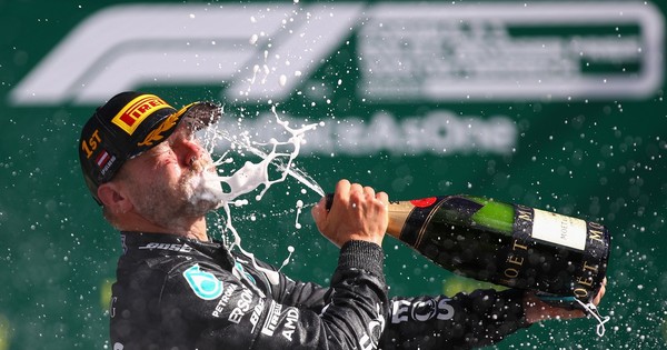 Bottas saborea la victoria en vibrante cita de Austria