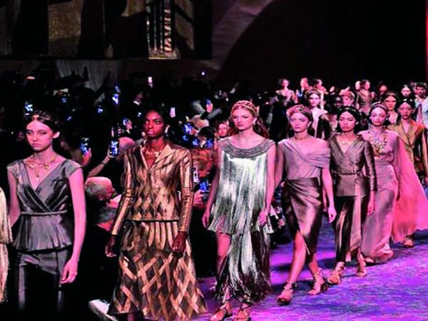 Pasarela de moda digital en París